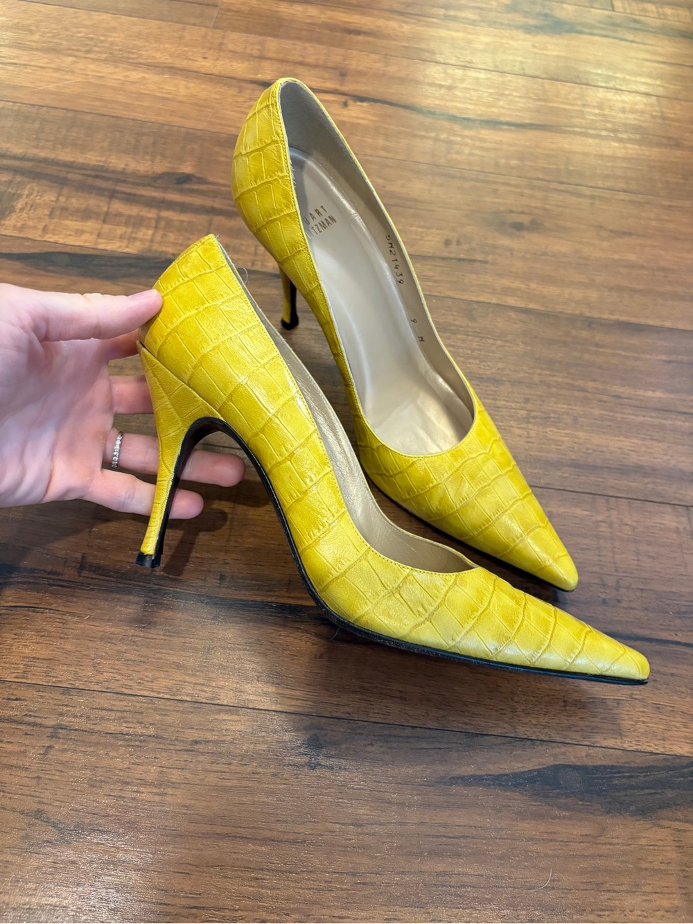 Stuart Weitzman Yellow Croc Embossed Leather Pointed Toe High Heel Shoes Size 9